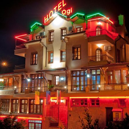 Family Hotel Ogi Asenovgrad ภายนอก รูปภาพ