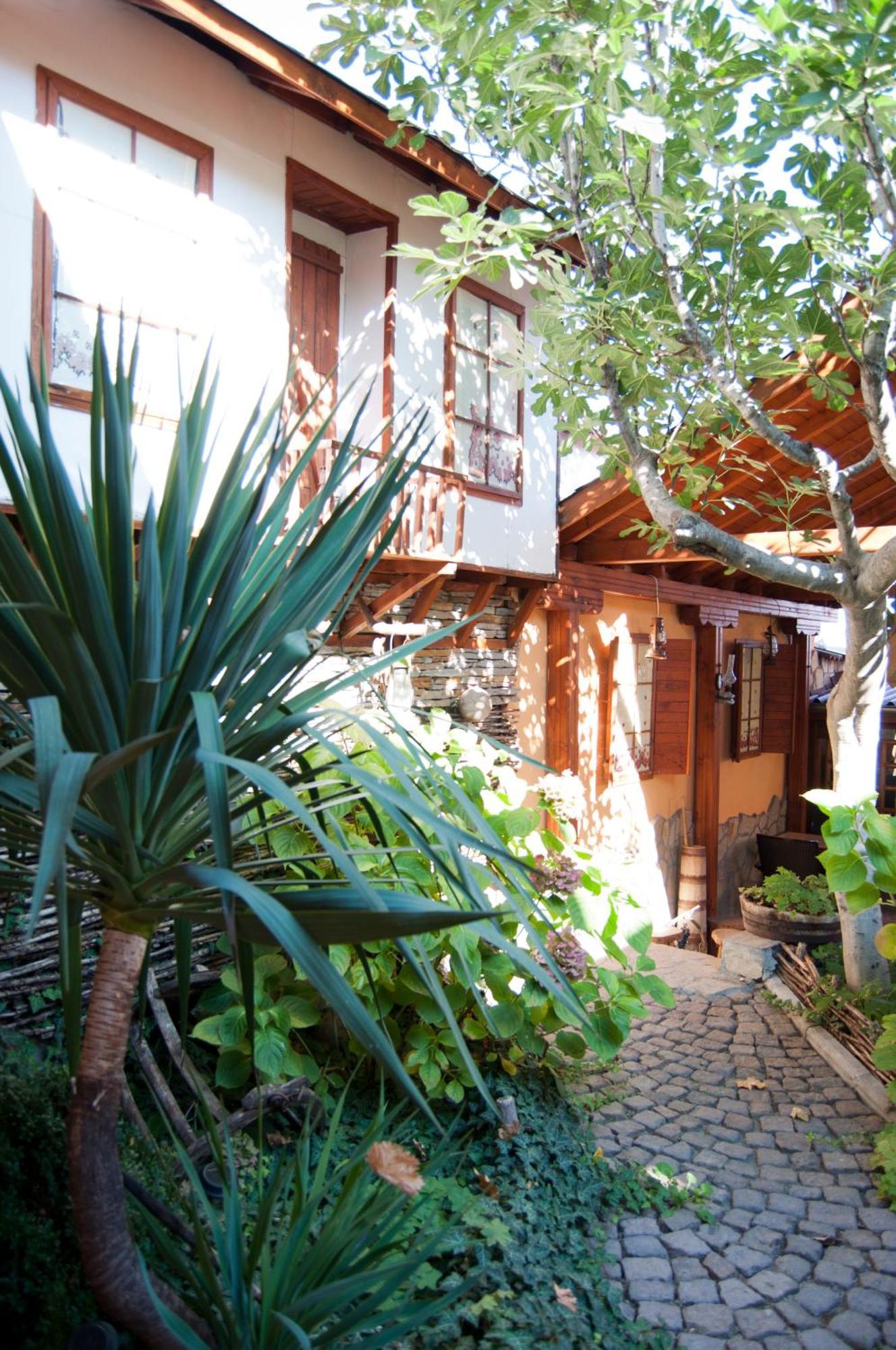 Family Hotel Ogi Asenovgrad ภายนอก รูปภาพ