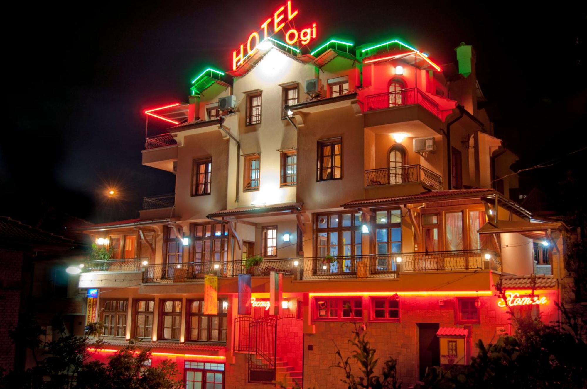 Family Hotel Ogi Asenovgrad ภายนอก รูปภาพ