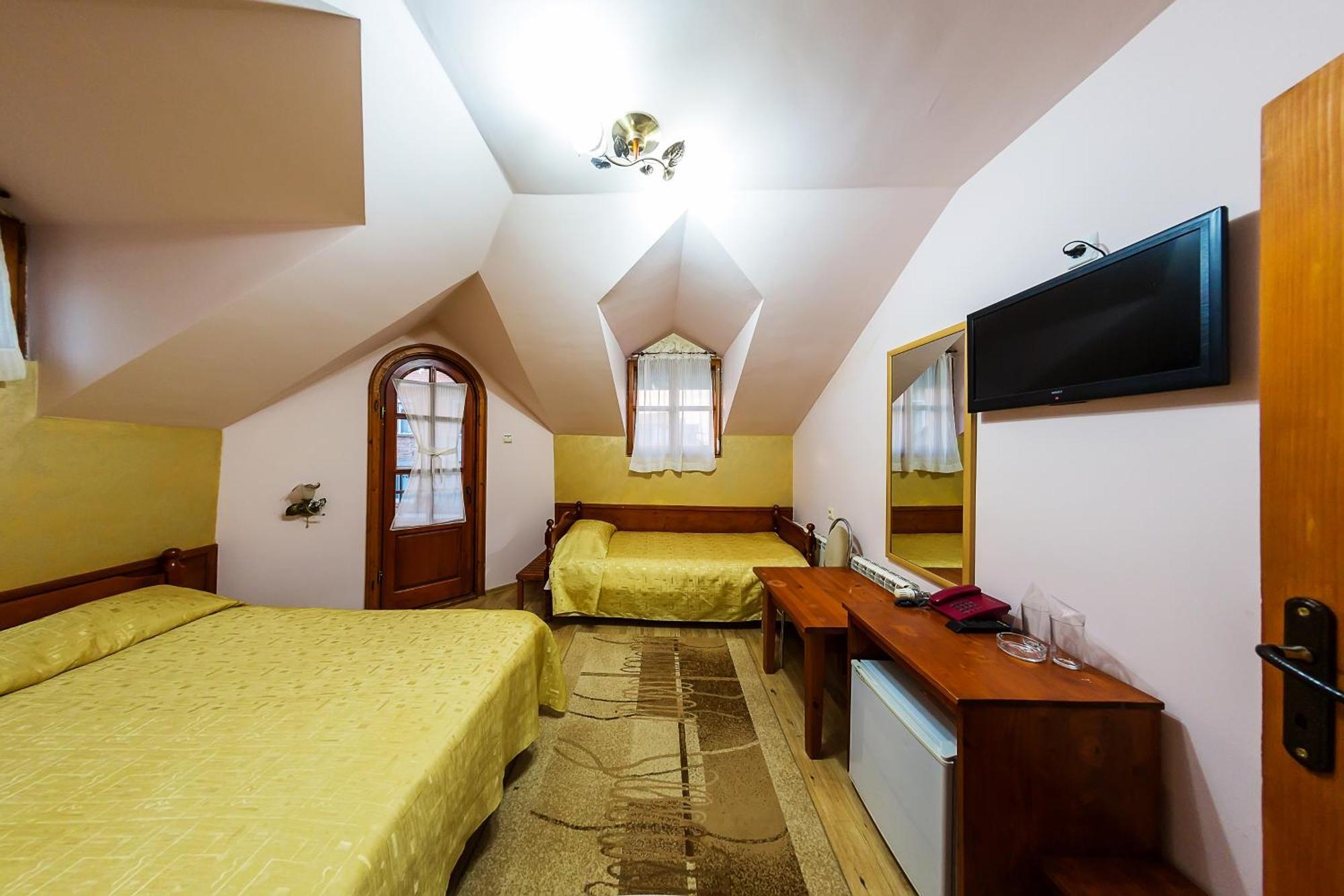 Family Hotel Ogi Asenovgrad ภายนอก รูปภาพ