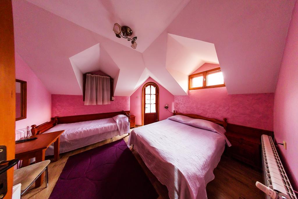 Family Hotel Ogi Asenovgrad ภายนอก รูปภาพ