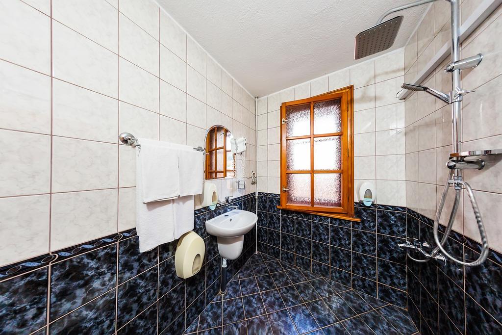 Family Hotel Ogi Asenovgrad ภายนอก รูปภาพ