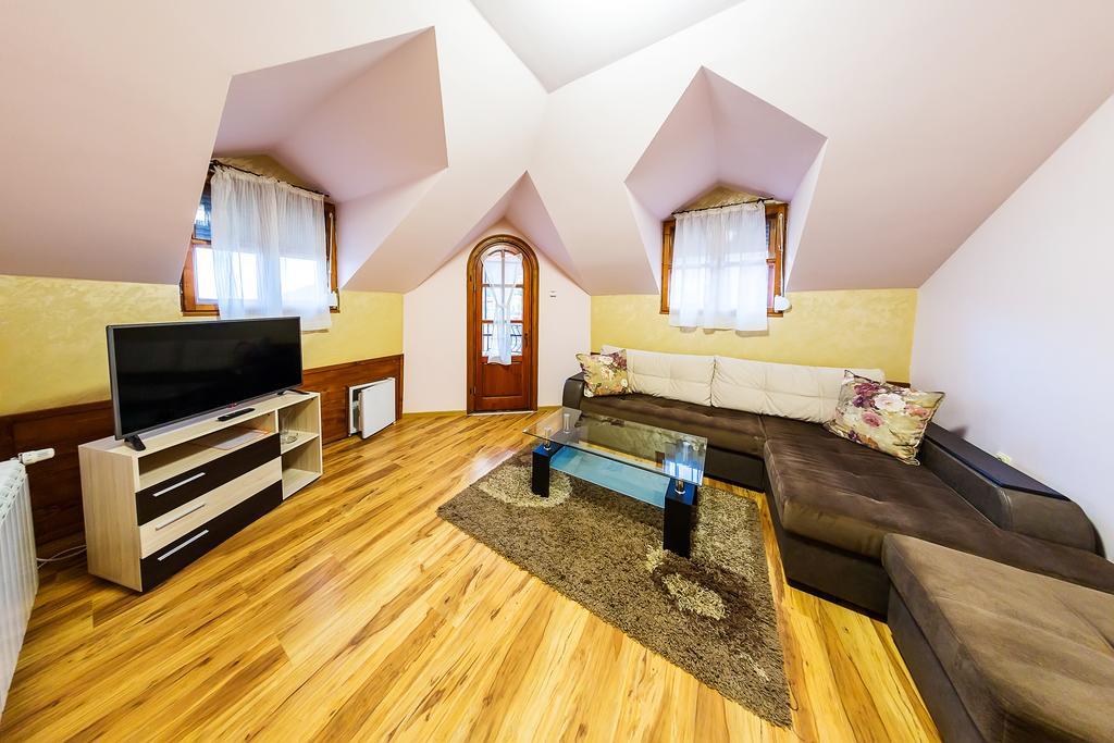 Family Hotel Ogi Asenovgrad ภายนอก รูปภาพ