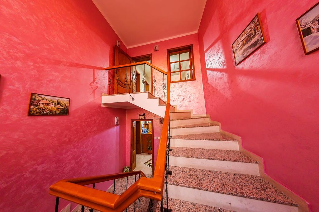 Family Hotel Ogi Asenovgrad ภายนอก รูปภาพ