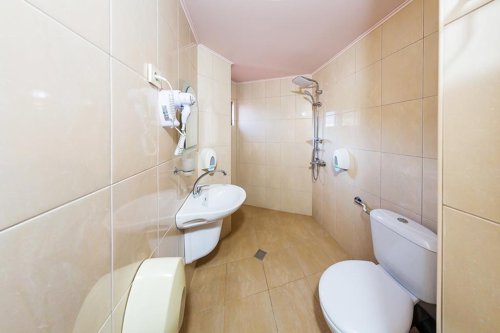 Family Hotel Ogi Asenovgrad ภายนอก รูปภาพ