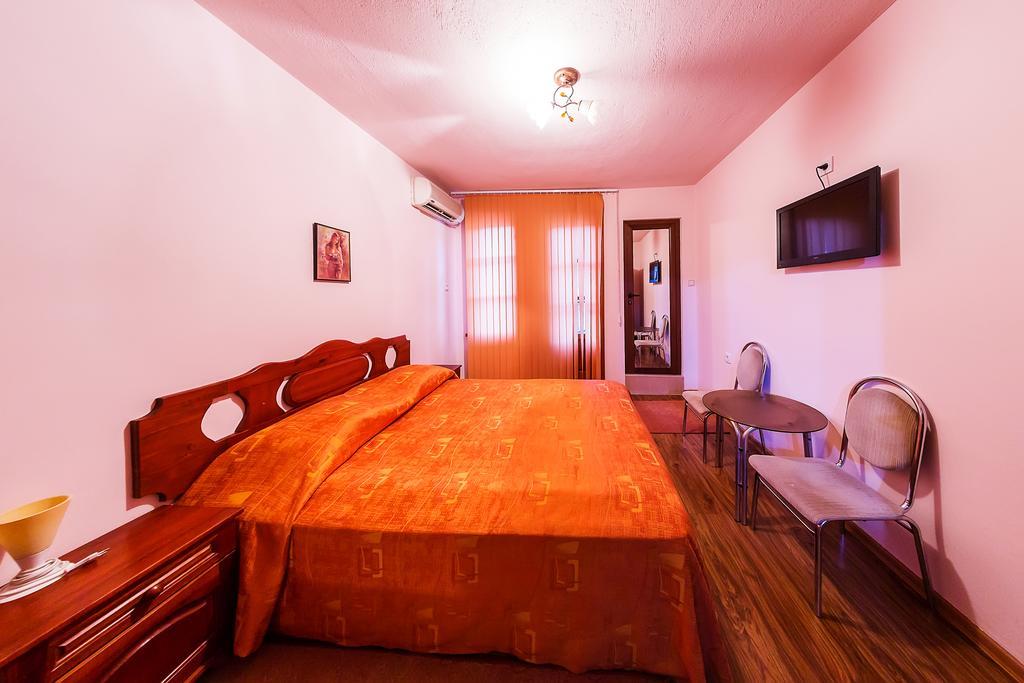 Family Hotel Ogi Asenovgrad ภายนอก รูปภาพ