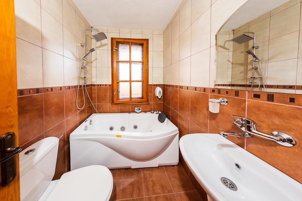 Family Hotel Ogi Asenovgrad ภายนอก รูปภาพ