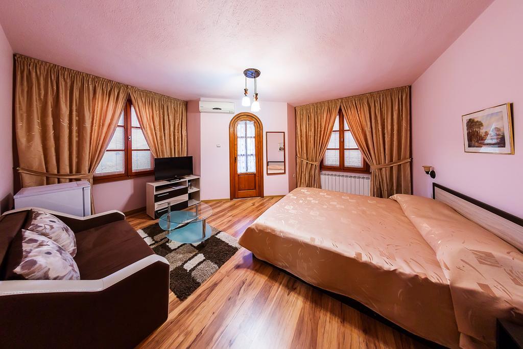 Family Hotel Ogi Asenovgrad ภายนอก รูปภาพ