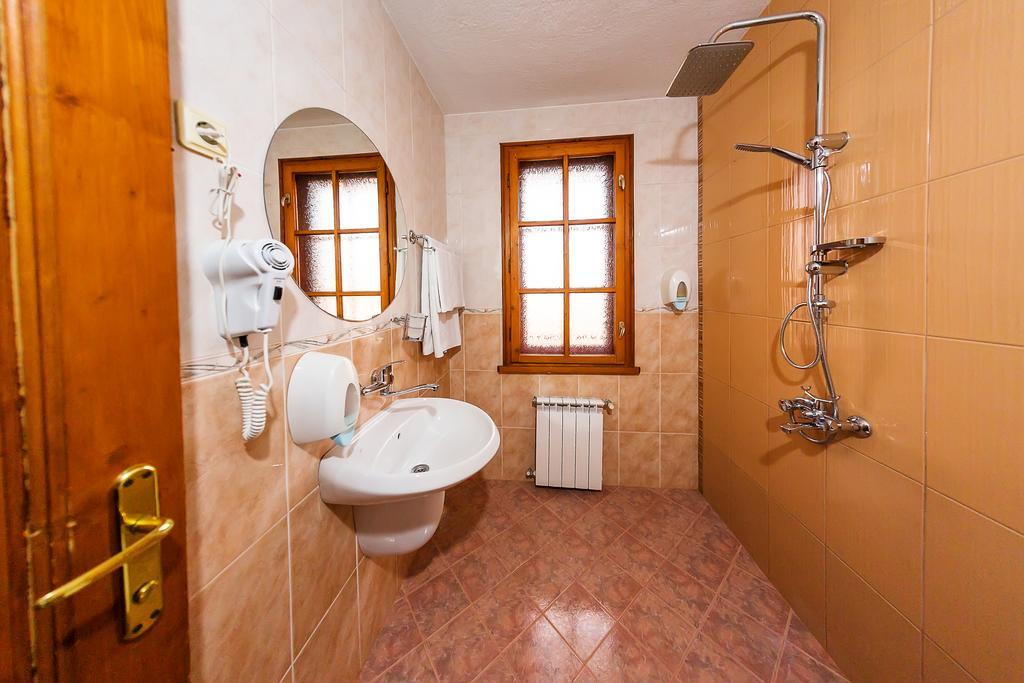 Family Hotel Ogi Asenovgrad ภายนอก รูปภาพ