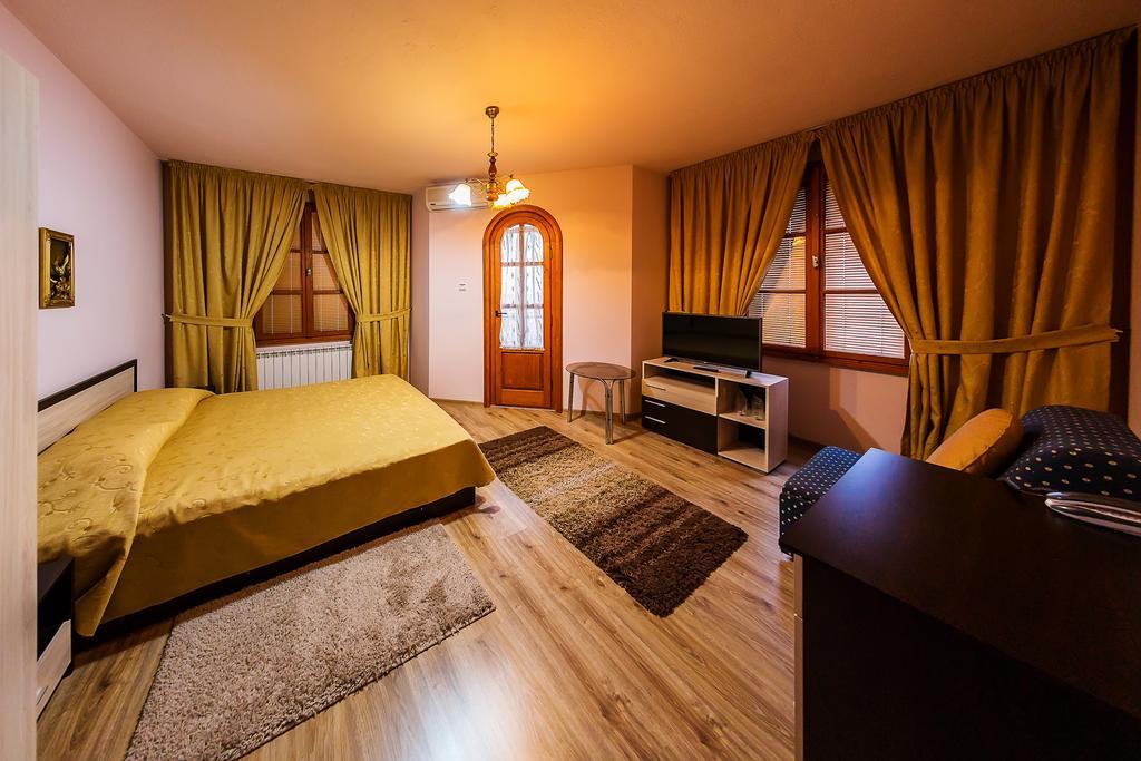 Family Hotel Ogi Asenovgrad ภายนอก รูปภาพ