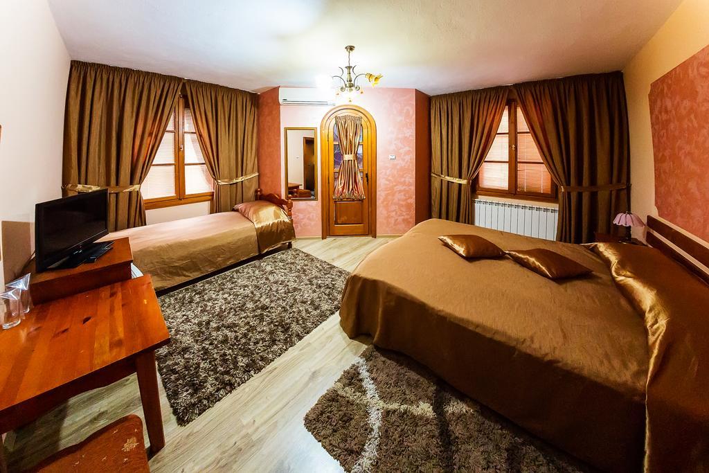 Family Hotel Ogi Asenovgrad ภายนอก รูปภาพ
