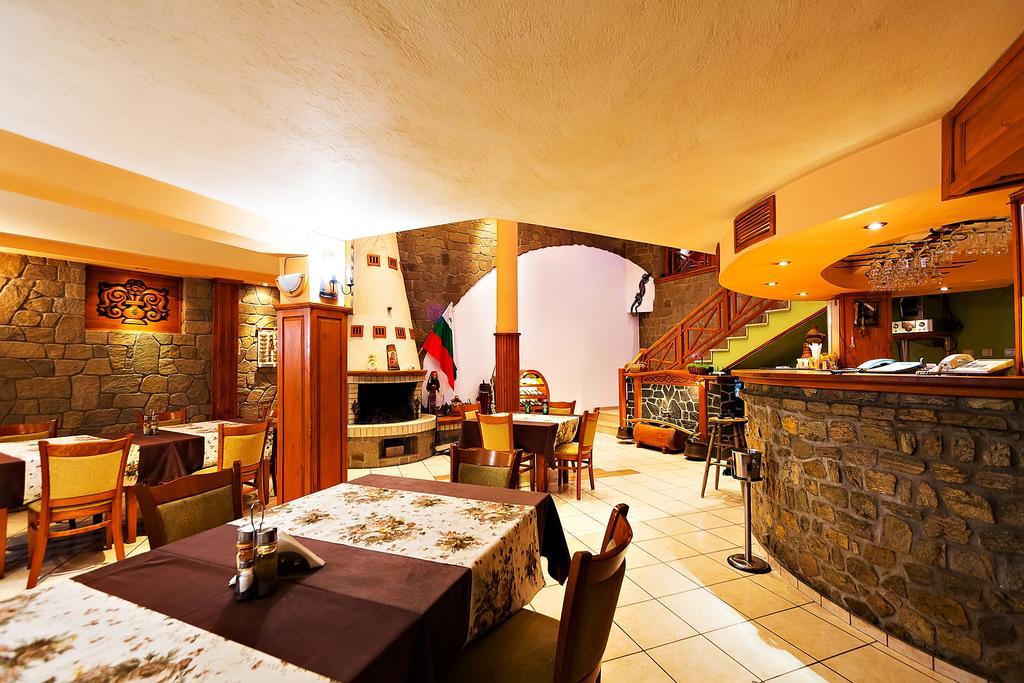 Family Hotel Ogi Asenovgrad ภายนอก รูปภาพ