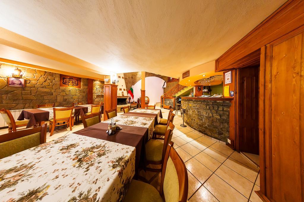 Family Hotel Ogi Asenovgrad ภายนอก รูปภาพ