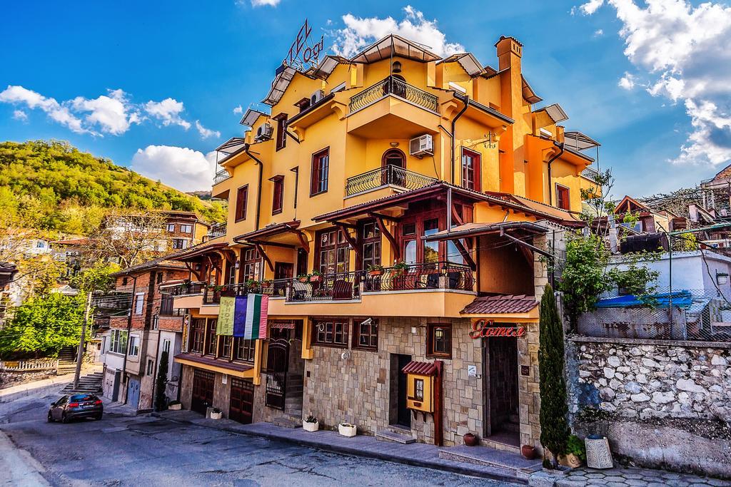 Family Hotel Ogi Asenovgrad ภายนอก รูปภาพ